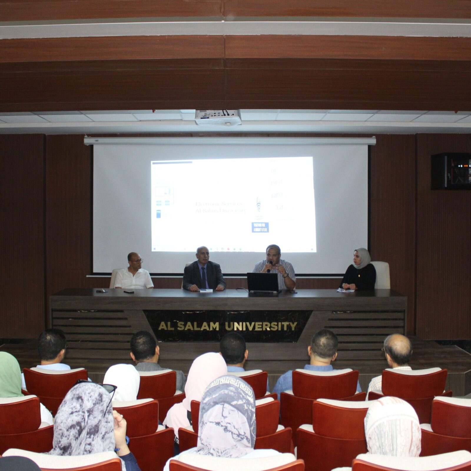 كلية الهندسة بجامعة السلام تنظم يومًا تعريفيًا بأعضاء هيئة التدريس والهيئة المعاونة